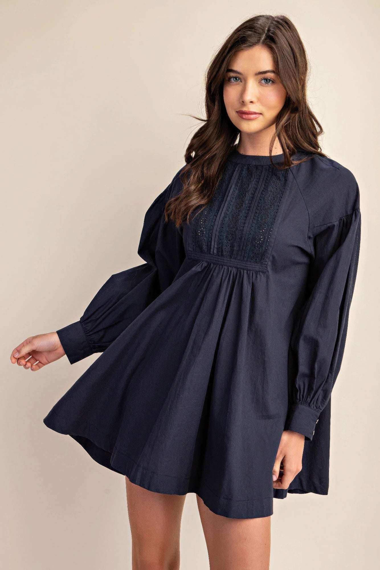 

Мини-платье с длинными рукавами и кружевной отделкой FASHNZFAB, темно-синий