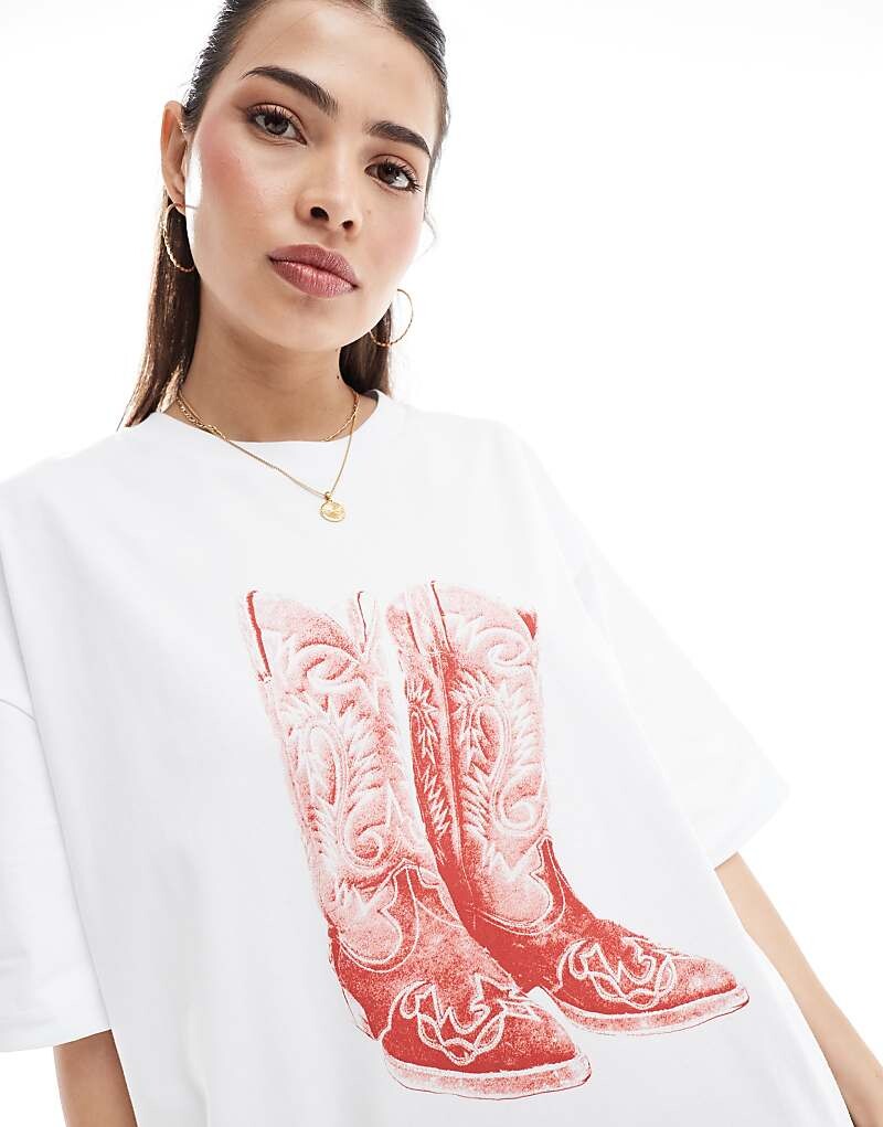 

Белая оверсайз-футболка с изображением ковбойских сапог ASOS DESIGN