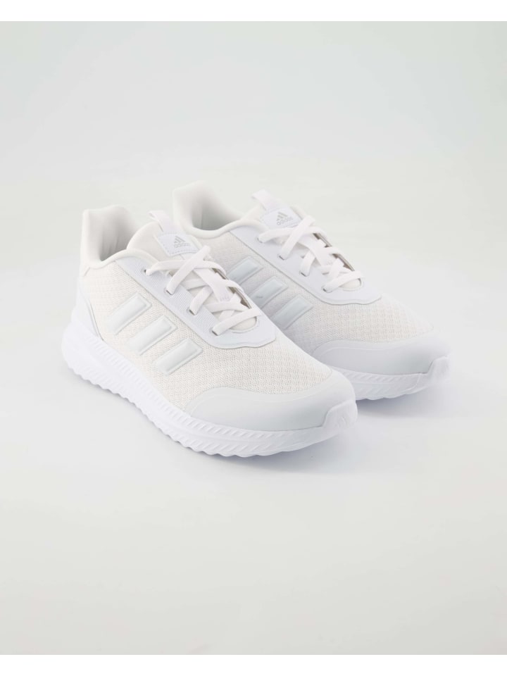 

Кроссовки на шнуровке adidas, белый