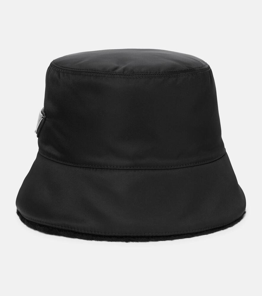 

Флисовый ре-найлоновый бакет-хат Prada