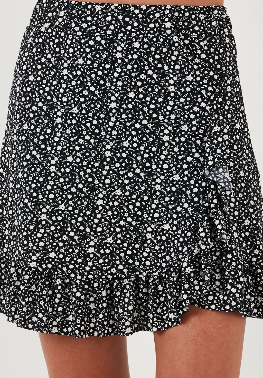 

Юбка внахлест High Waist LELA, черная