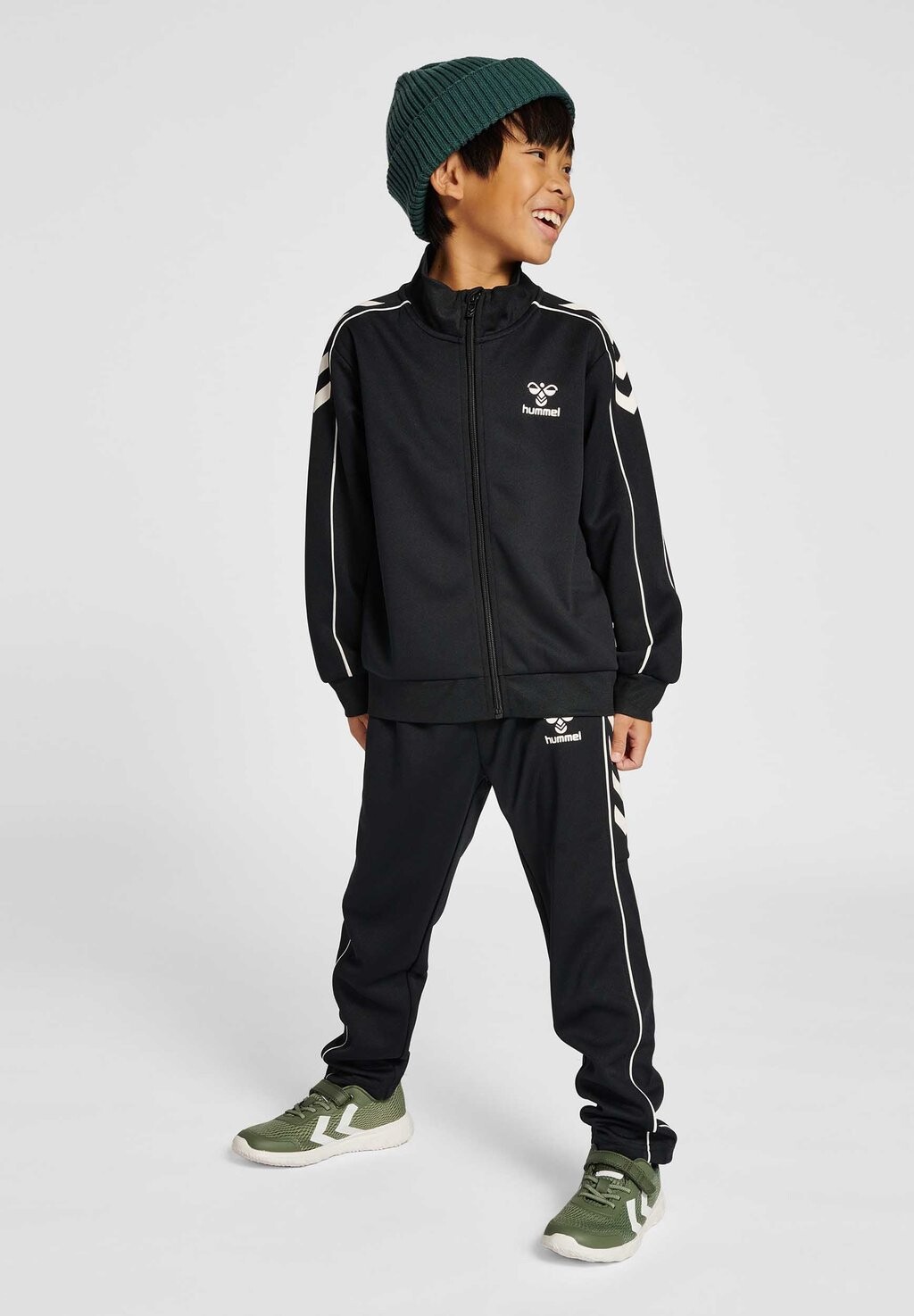 

Спортивный костюм SET Hummel, цвет black