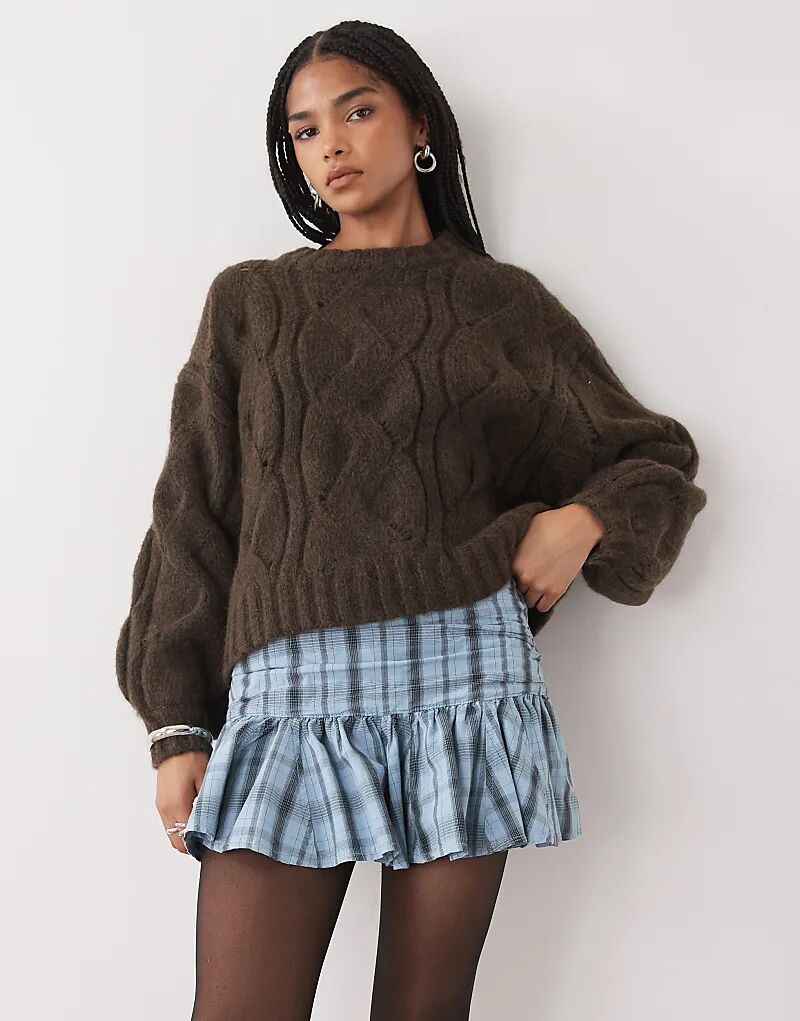 

Укороченный джемпер Monki с косами, свободного кроя, шоколадно-коричневого цвета