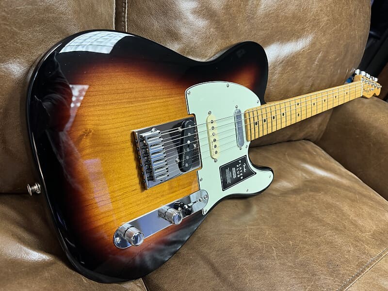 

Электрогитара Fender PLAYER PLUS NASHVILLE TELECASTER 2023 - 3 Color Sunburst