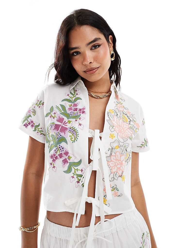 

ASOS DESIGN - Белая рубашка с завязками спереди и цветочным узором, часть комплекта