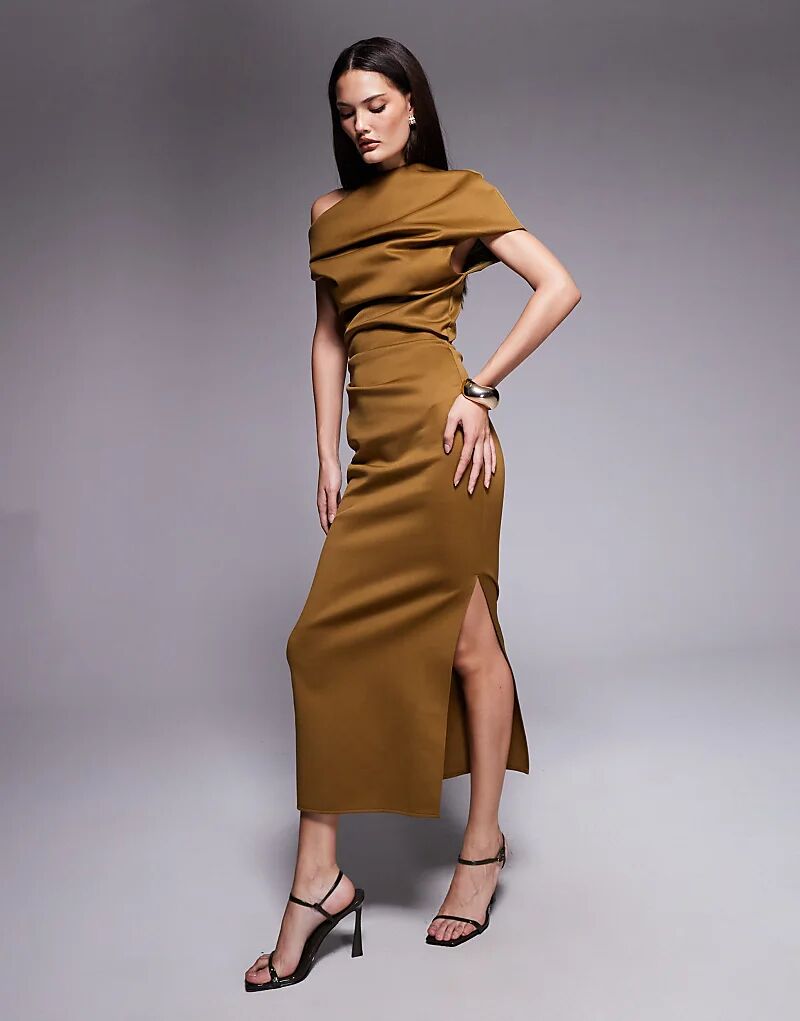 

Платье миди ASOS DESIGN из структурированного атласа со спущенным плечом коричневого цвета