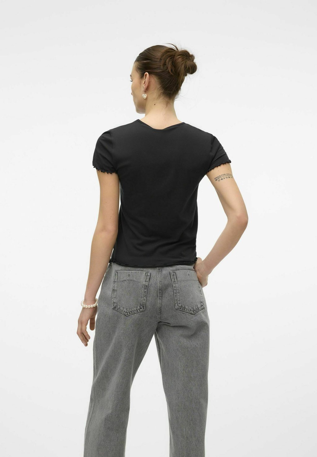 

Базовая футболка VMBARBARA SHORT ONECK Vero Moda, черный