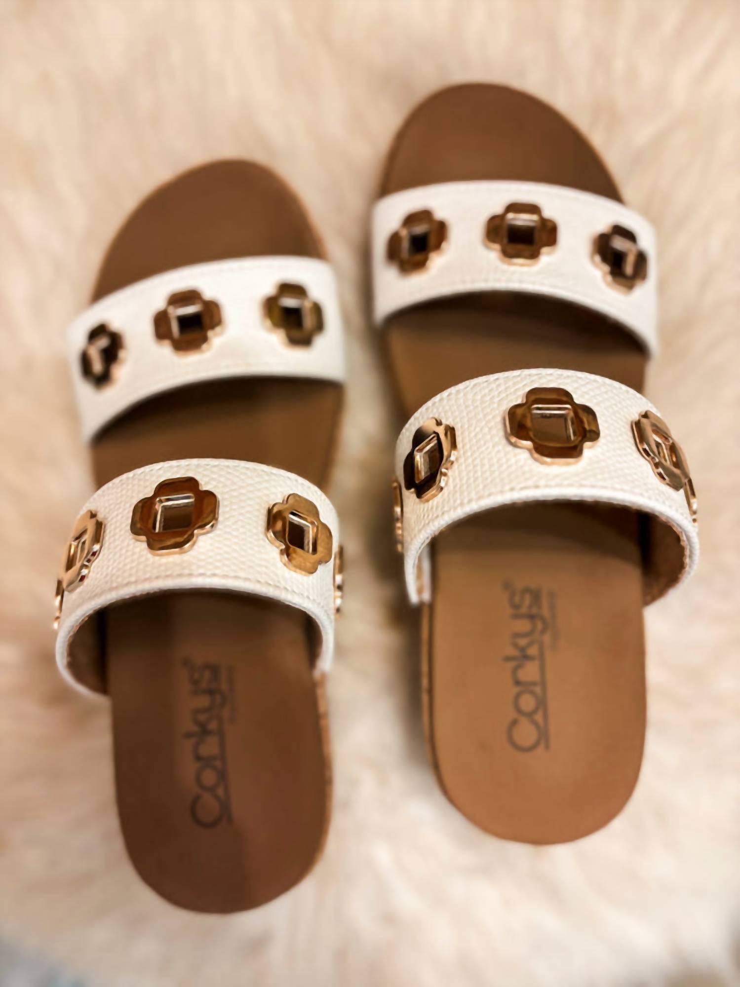 Женские мюли на платформе в бело-золотом цвете Corkys Footwear — фото 3