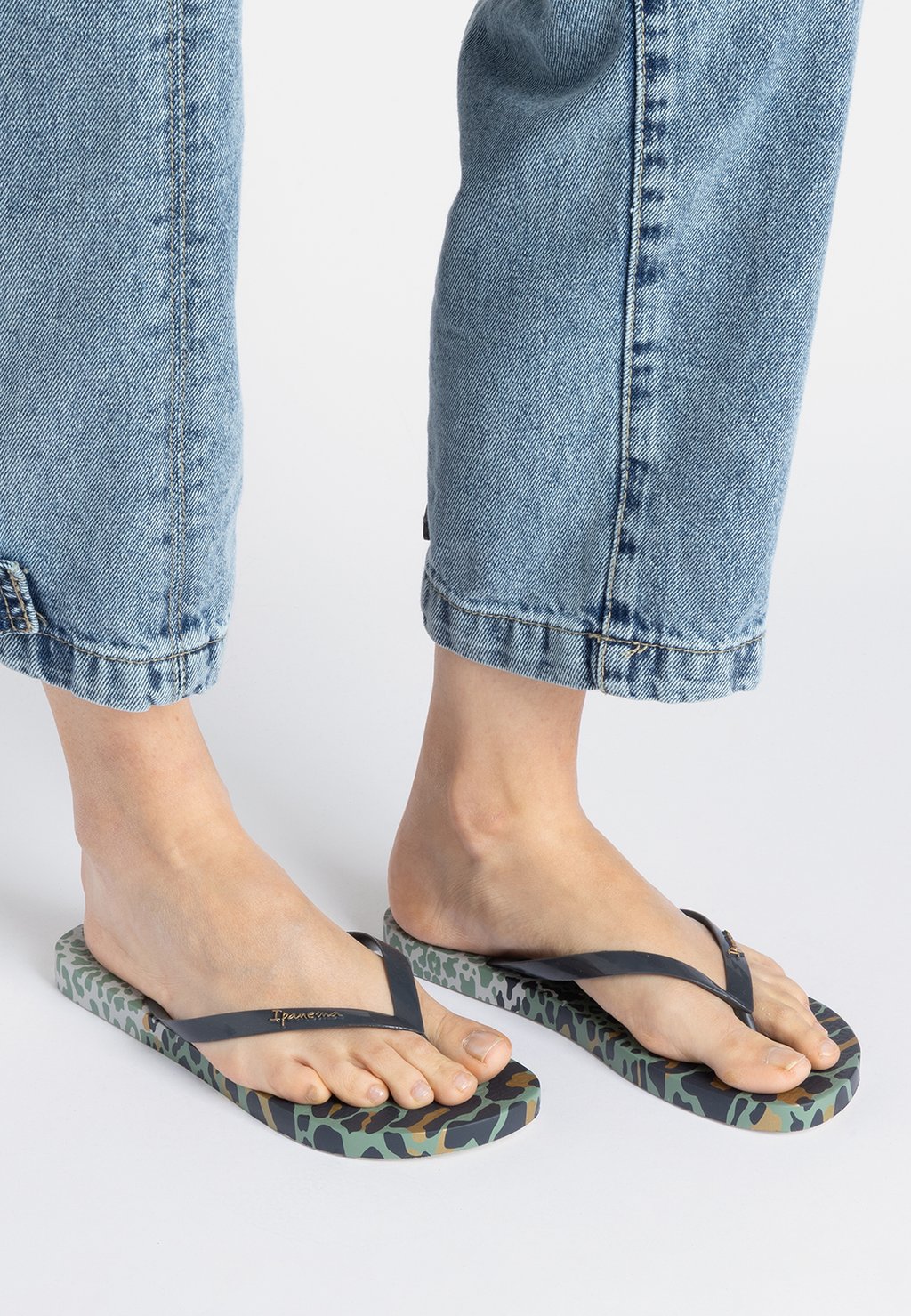 Шлепанцы ZEHENTRENNER ANIMAL PRINT - T-bar sandals Ipanema, светло-зеленый