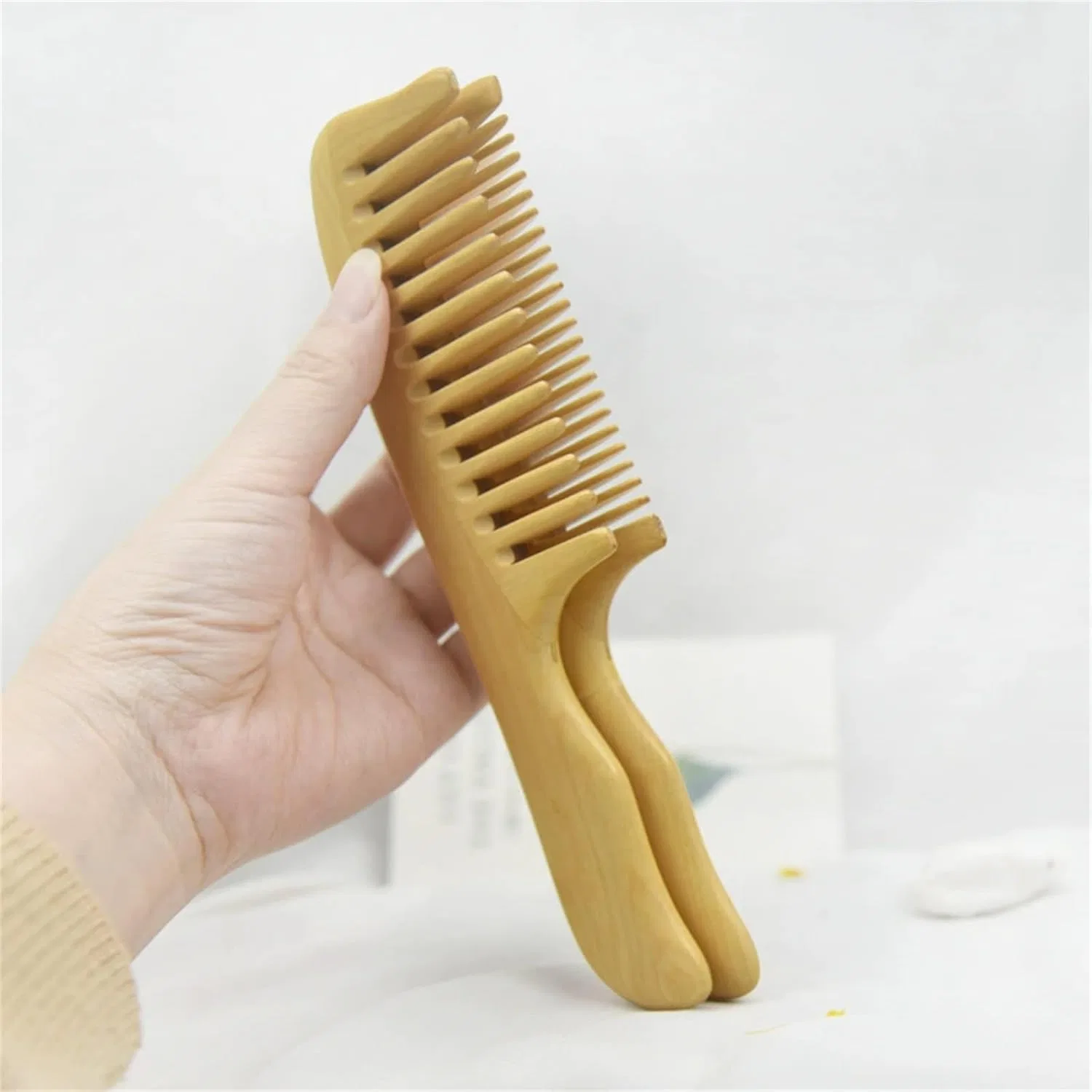 Деревянная расческа с толстой ручкой для массажа Generic, 1 — фото 3