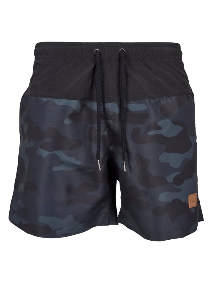 

Классические городские кроссовки в черно-темном камуфляже