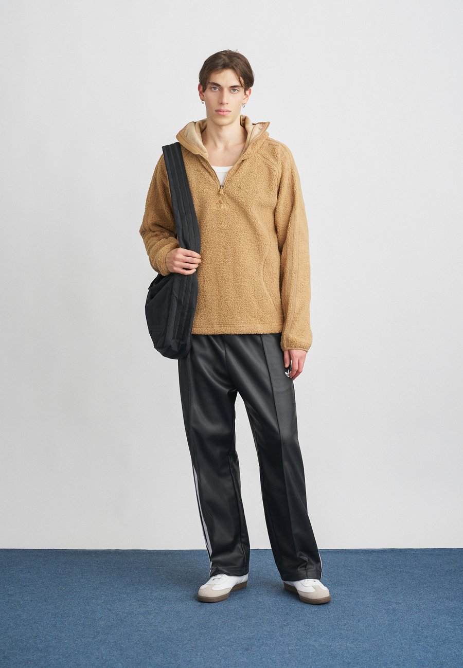 Джемпер Adidas Originals Fleece jumper, Cardboard/Light Brown — фото 2