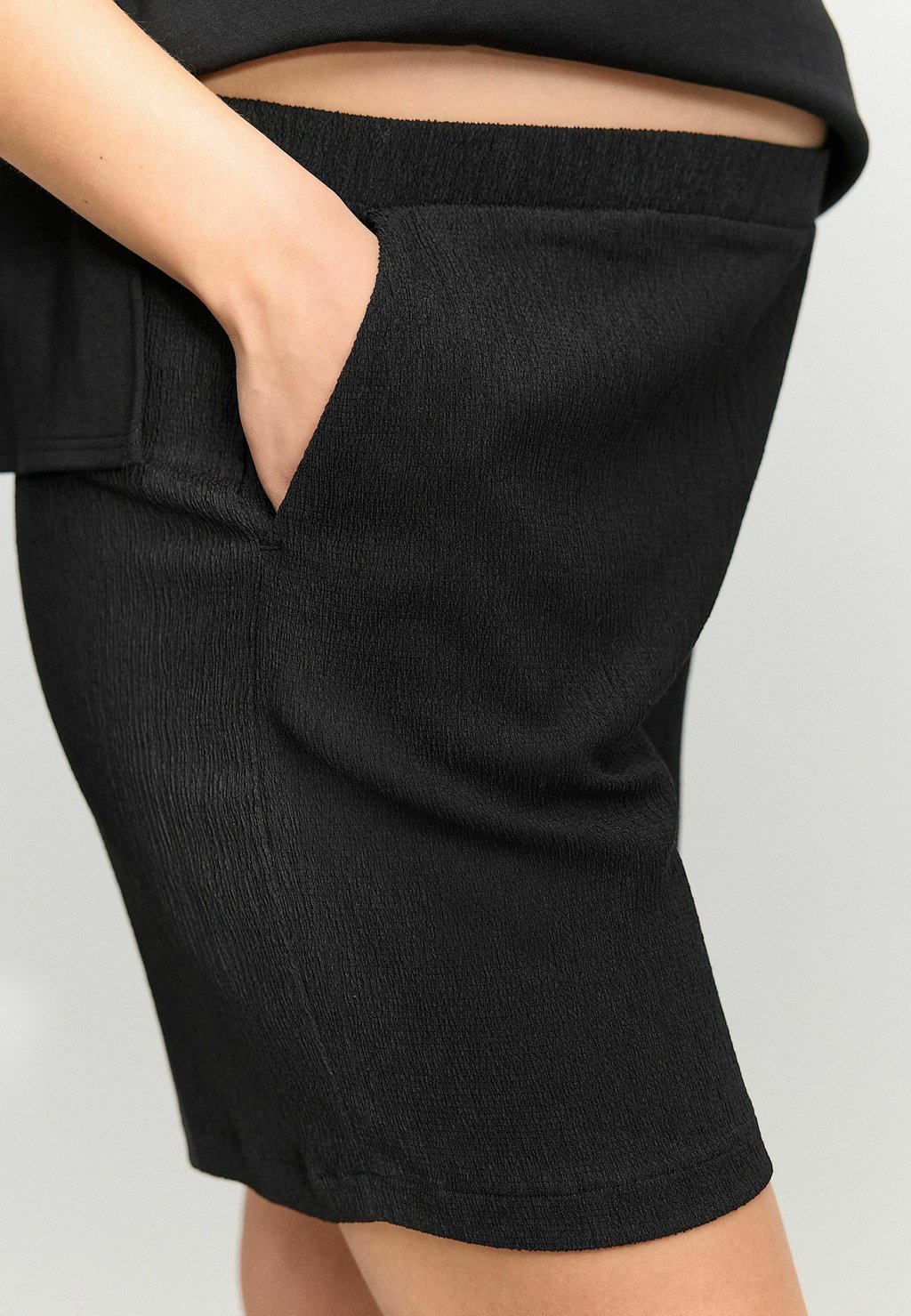Шорты REGULAR FIT - MATERNITY PULL ON TEXTURED  Next, черный — фото 4