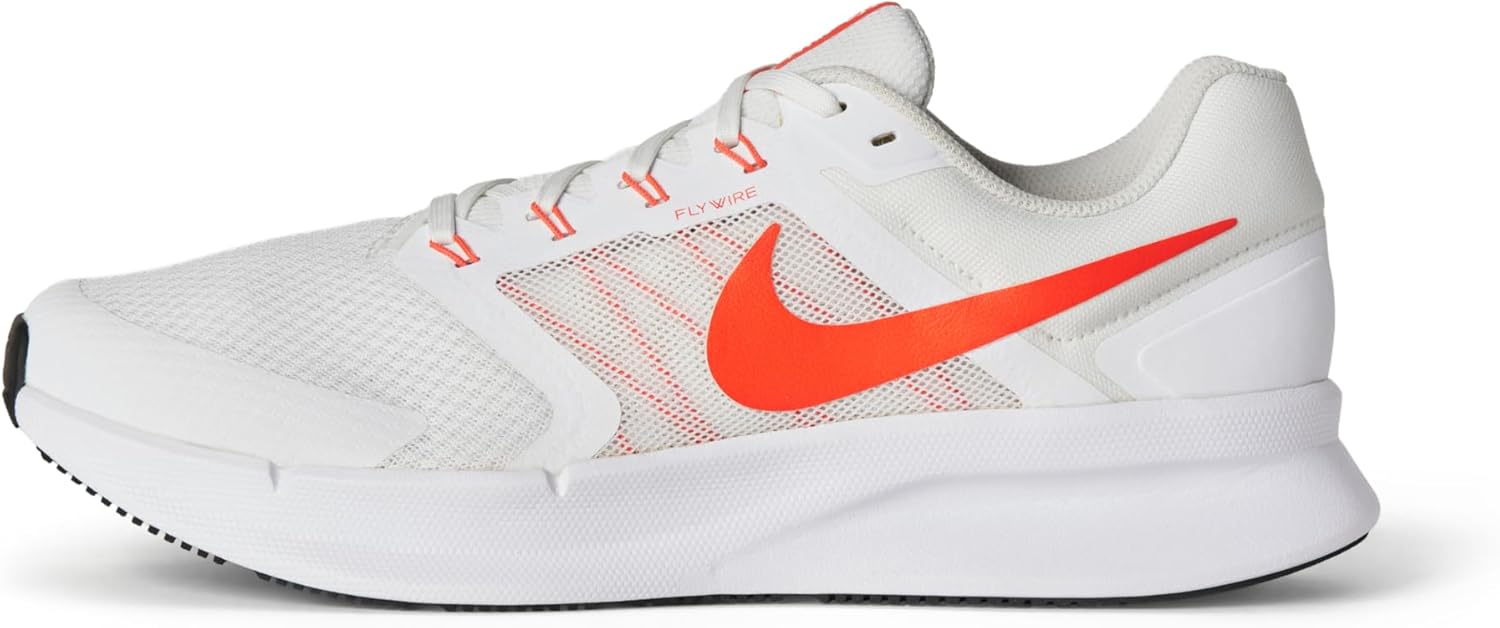 

Мужские кроссовки для бега по шоссе Nike Run Swift 3, белый/черный/алый