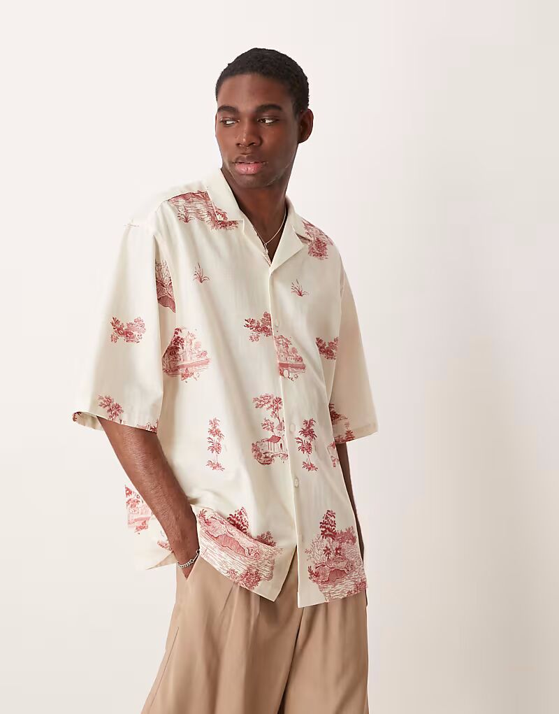 

Рубашка свободного кроя Revere с живописным принтом бежевого цвета Asos Design