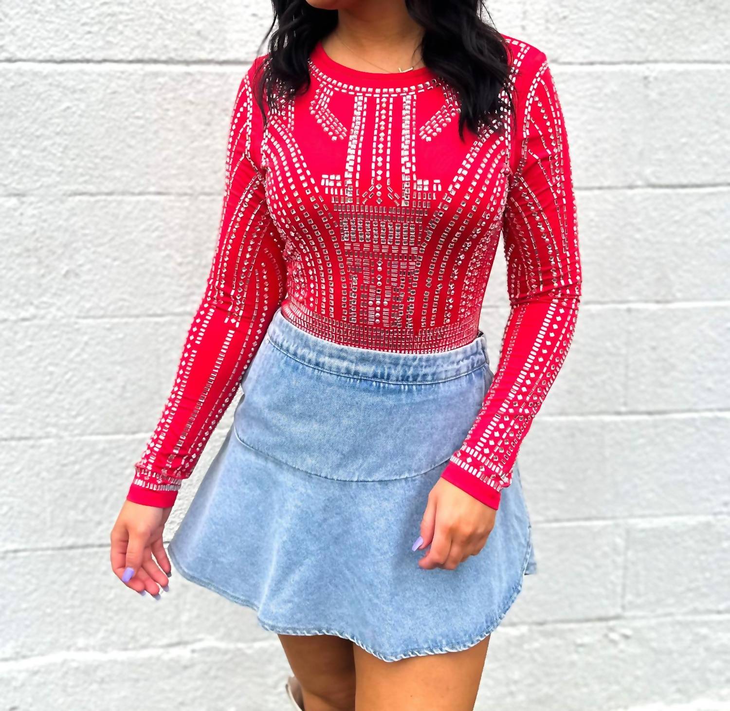 

Виновна как грех Боди с драгоценными камнями в красном цвете Blue Buttercup