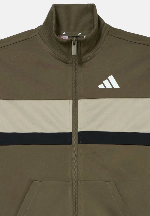 Спортивный костюм с 3 полосками seasonal essentials tiberio Adidas Performance, Olive Strata/White — фото 4