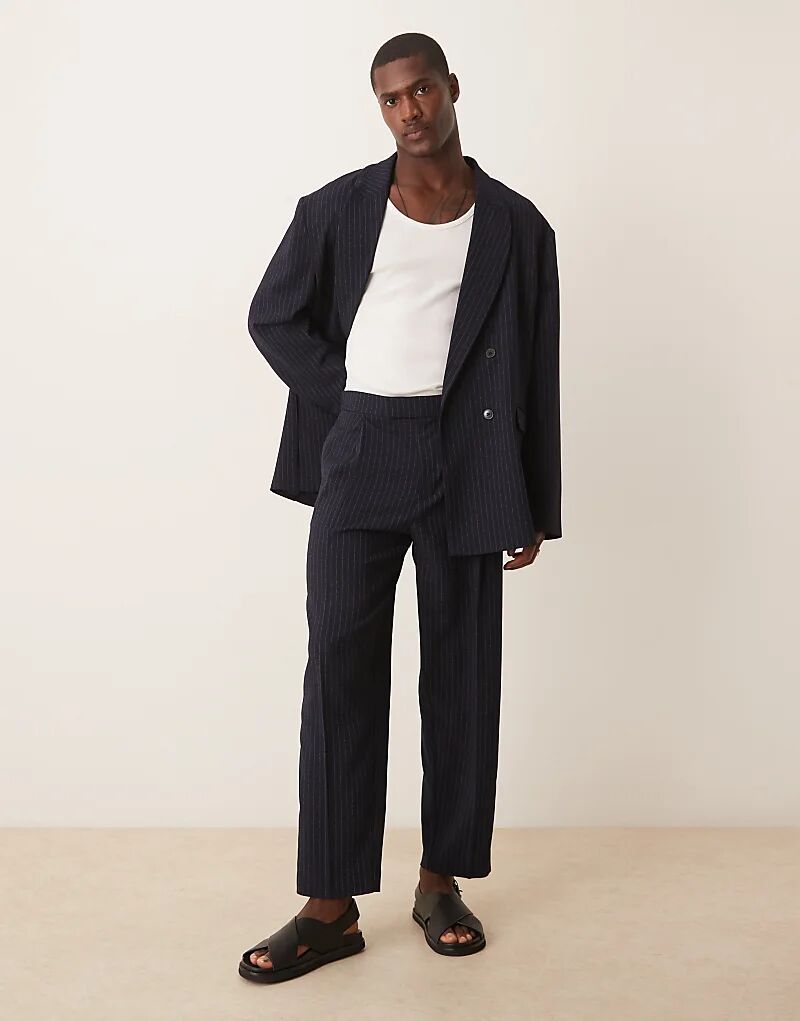 

Зауженные брюки свободного кроя ASOS DESIGN в тонкую темно-синюю полоску