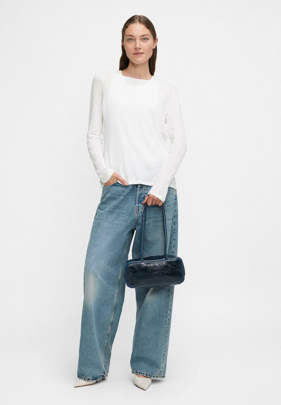 

Сумка Liebeskind Berlin JIL BAGUETTE HANDLICHE MIT GLOSSY FINISH, Navy/Dark Blue