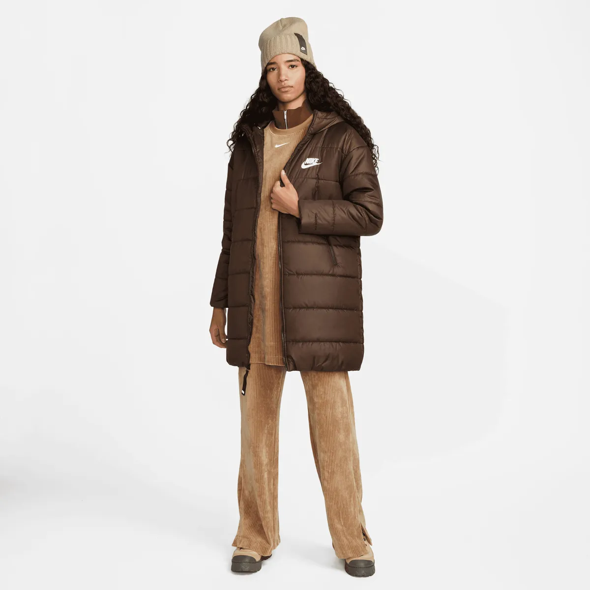 

Стеганое пальто Nike Sportswear "Therma-FIT Repel Women's Hooded Parka", черный, белый
