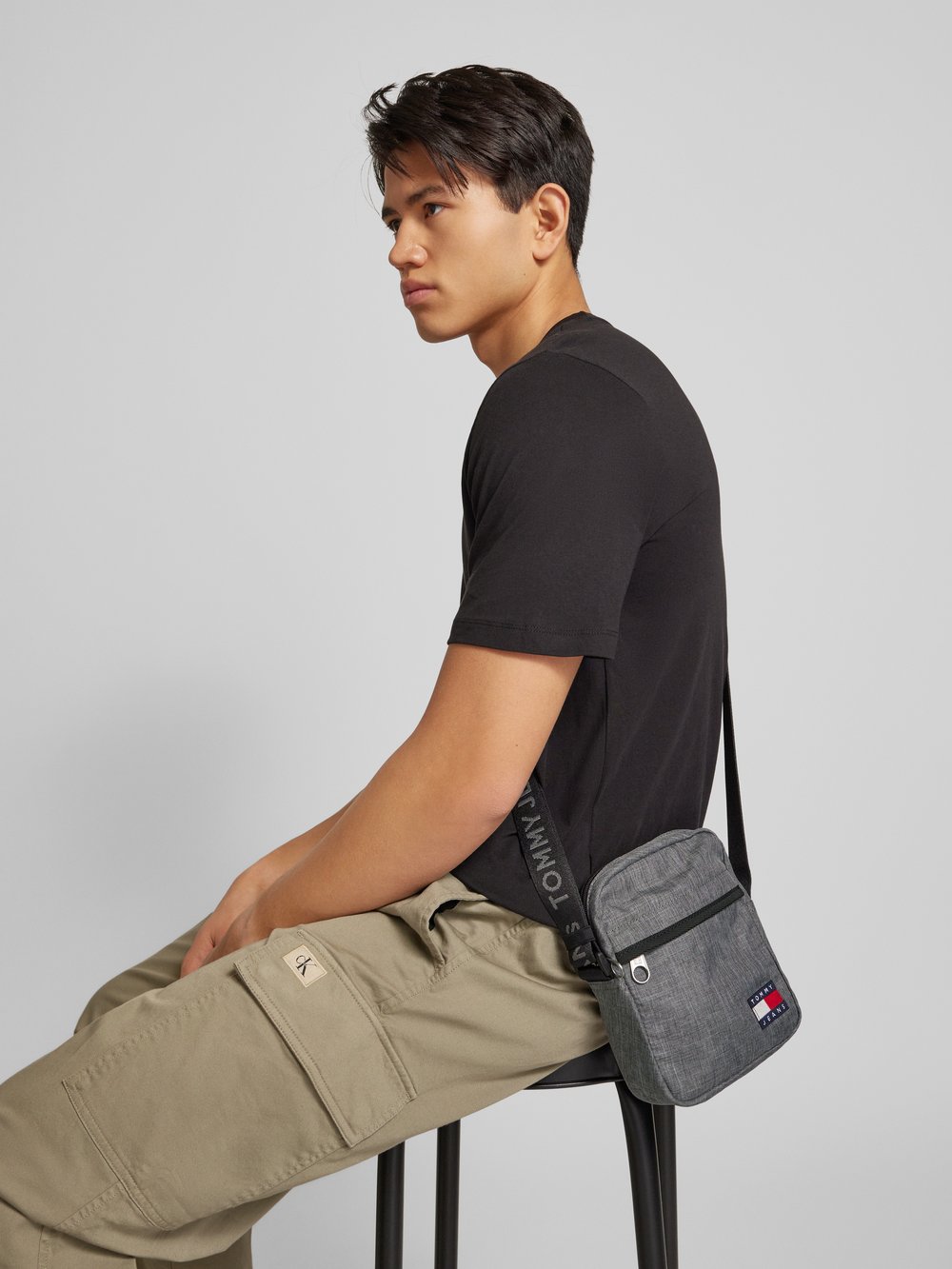 

Сумка через плечо с этикеткой-значком модель «DAILY SEASONAL» Tommy Jeans