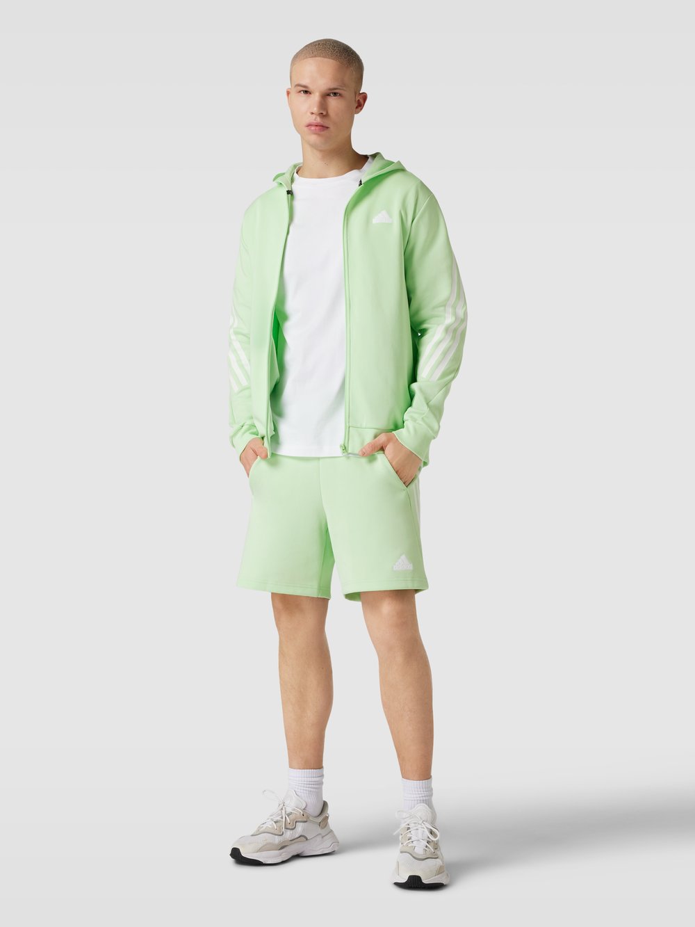 

Толстовка с капюшоном ADIDAS SPORTSWEAR, светло-зеленый