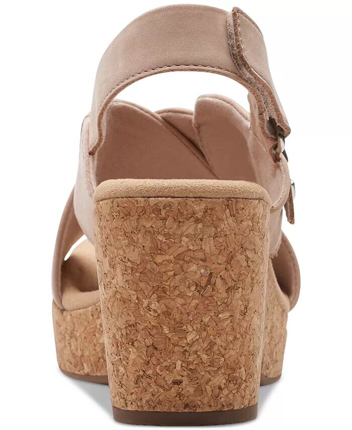 Женские босоножки Giselle Dove на танкетке Clarks, бежевый — фото 3