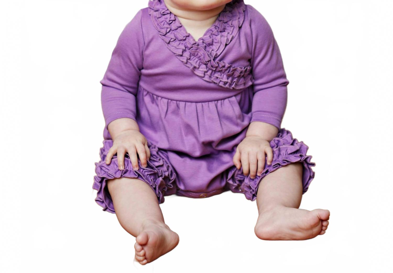 

Комбинезон Оливия для новорожденных и девочек цвета аметист Lemon Loves Layette, Amethyst