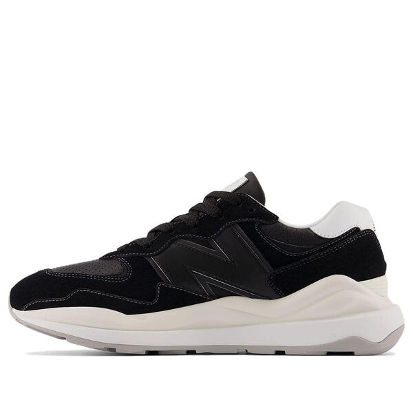 

Кроссовки 57 40 New Balance, черный