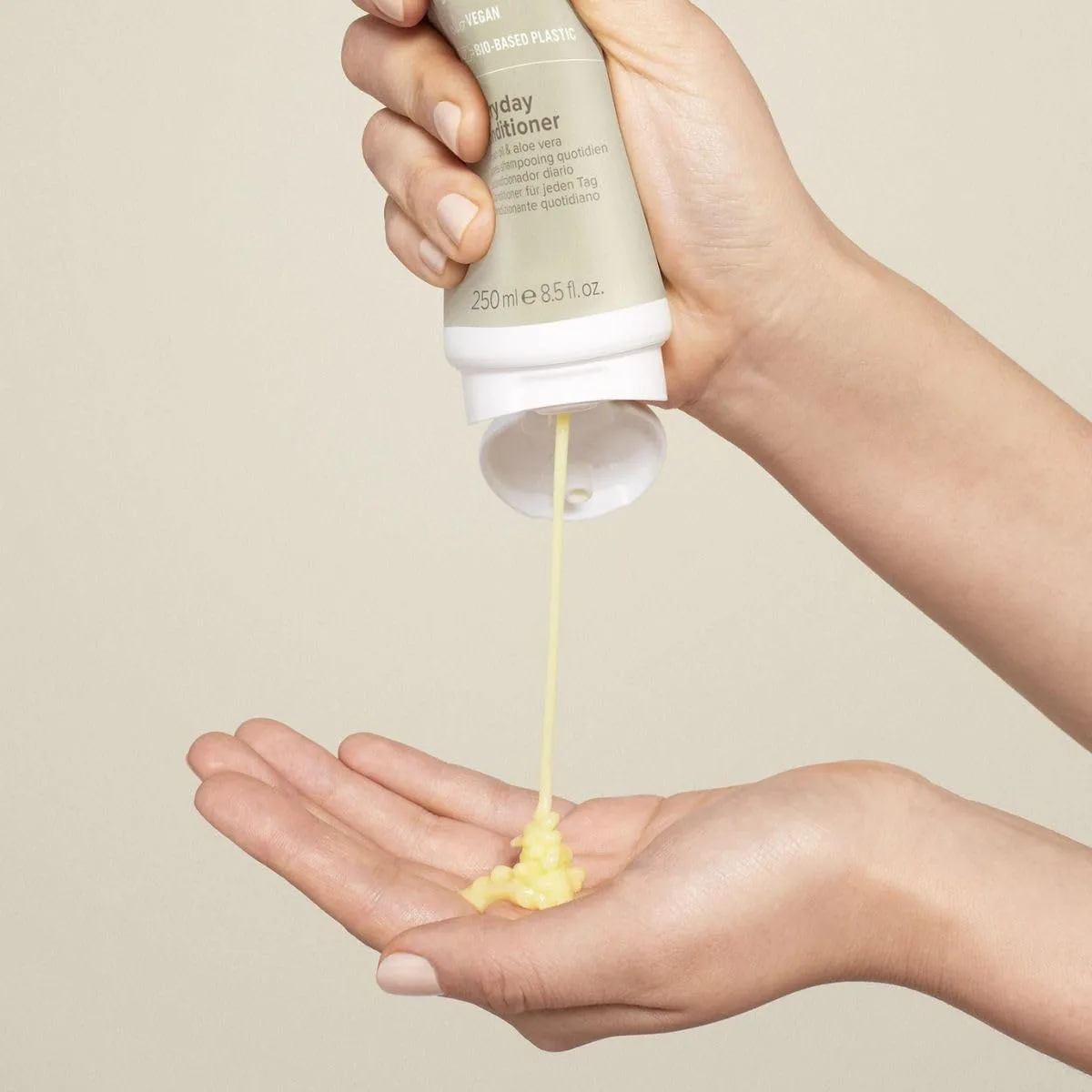 Ультранасыщенная формула кондиционера Paul Mitchell Clean Beauty Everyday улучшает эластичность волос всех типов. 251 мл (.) — фото 2