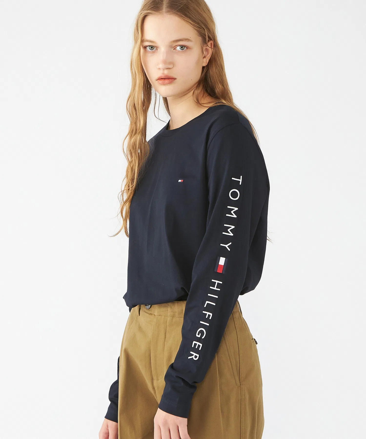 Унисекс футболка Tommy Hilfiger с логотипом на плече, длинный рукав