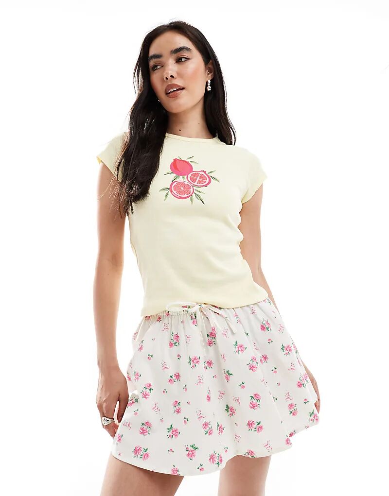 

Мини-юбка Wednesday's Girl с цветочным принтом белого цвета