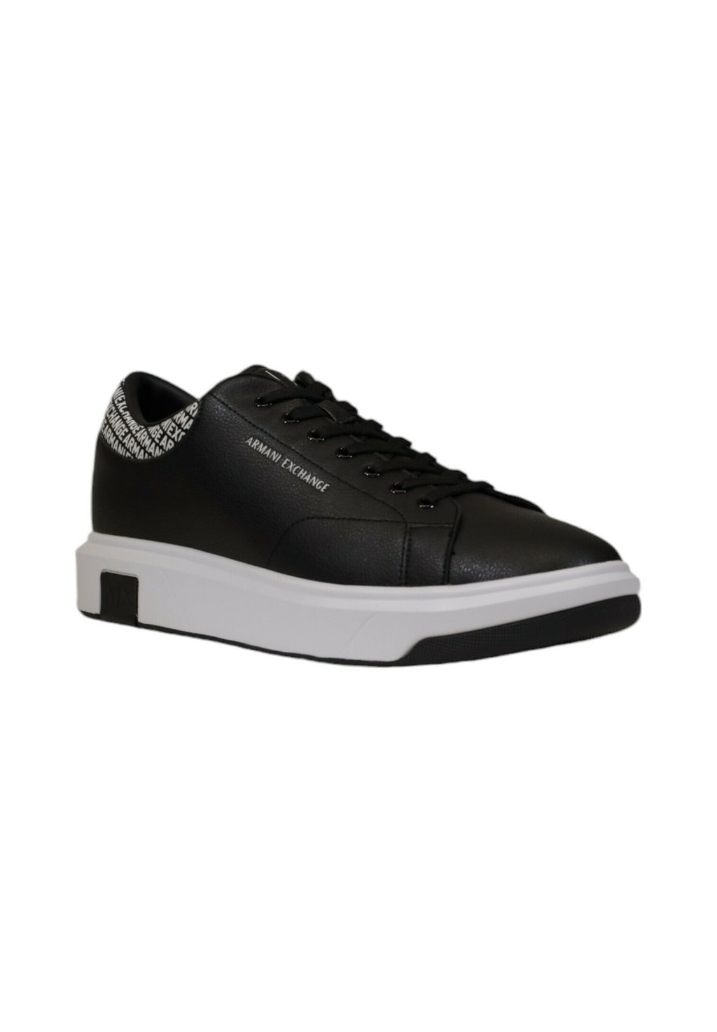 

Кроссовки Armani Exchange, черный