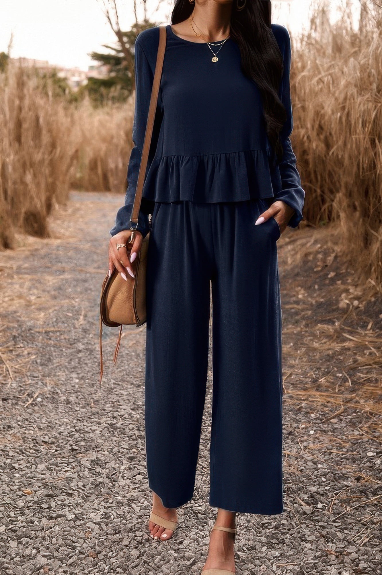 

Комплект из двух предметов с пуговицами на спине, оборками и простыми карманами Truedames, темно-синий