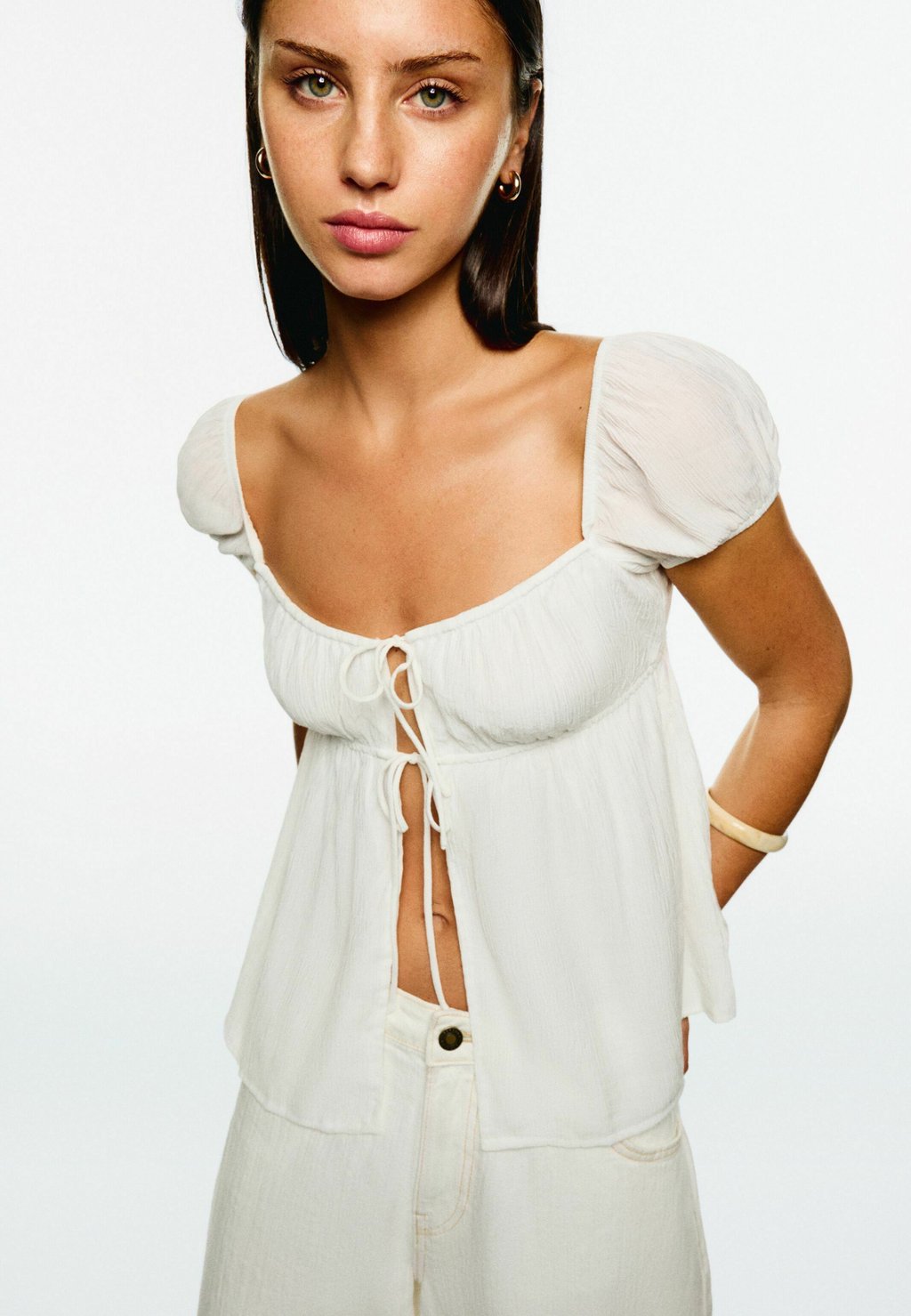 

Блуза TEXTURED PRINTED WITH BOWS Bershka, белый