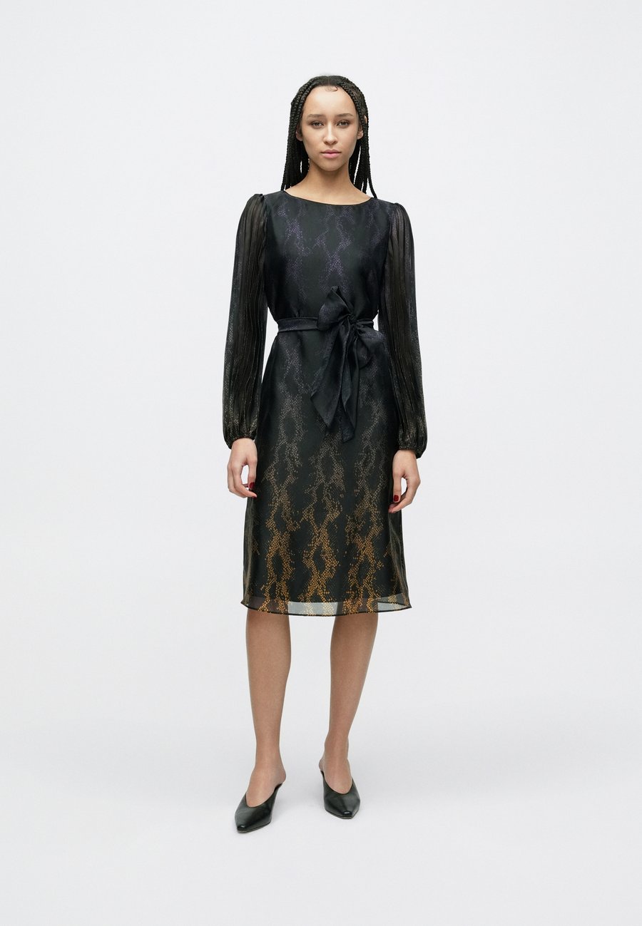 

Платье Marc Cain Cocktail dress / Party dress, Black/Amber Gold-Coloured/Gold-Coloured