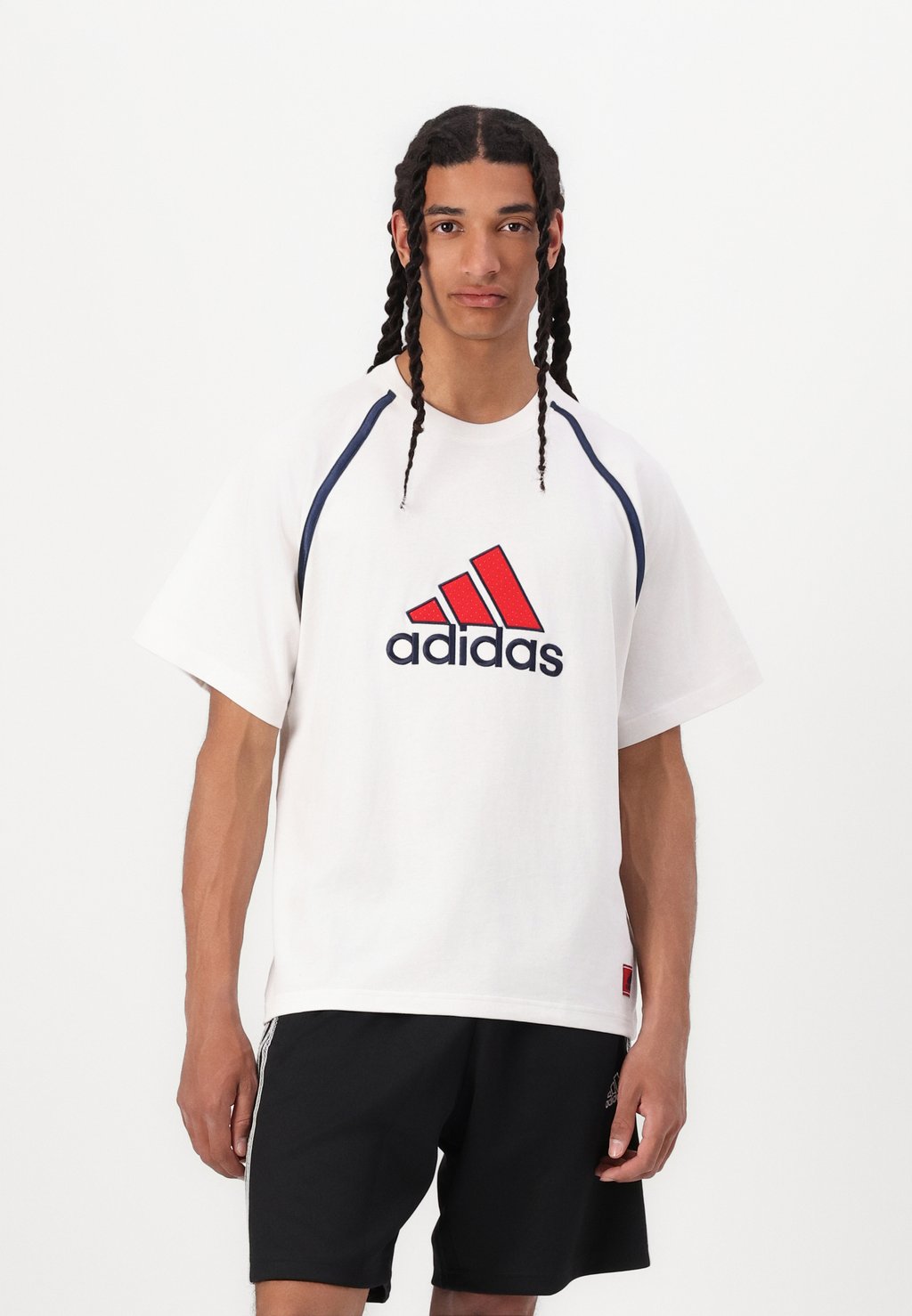 

Футболка с принтом BADGE TEE Adidas Originals, белый