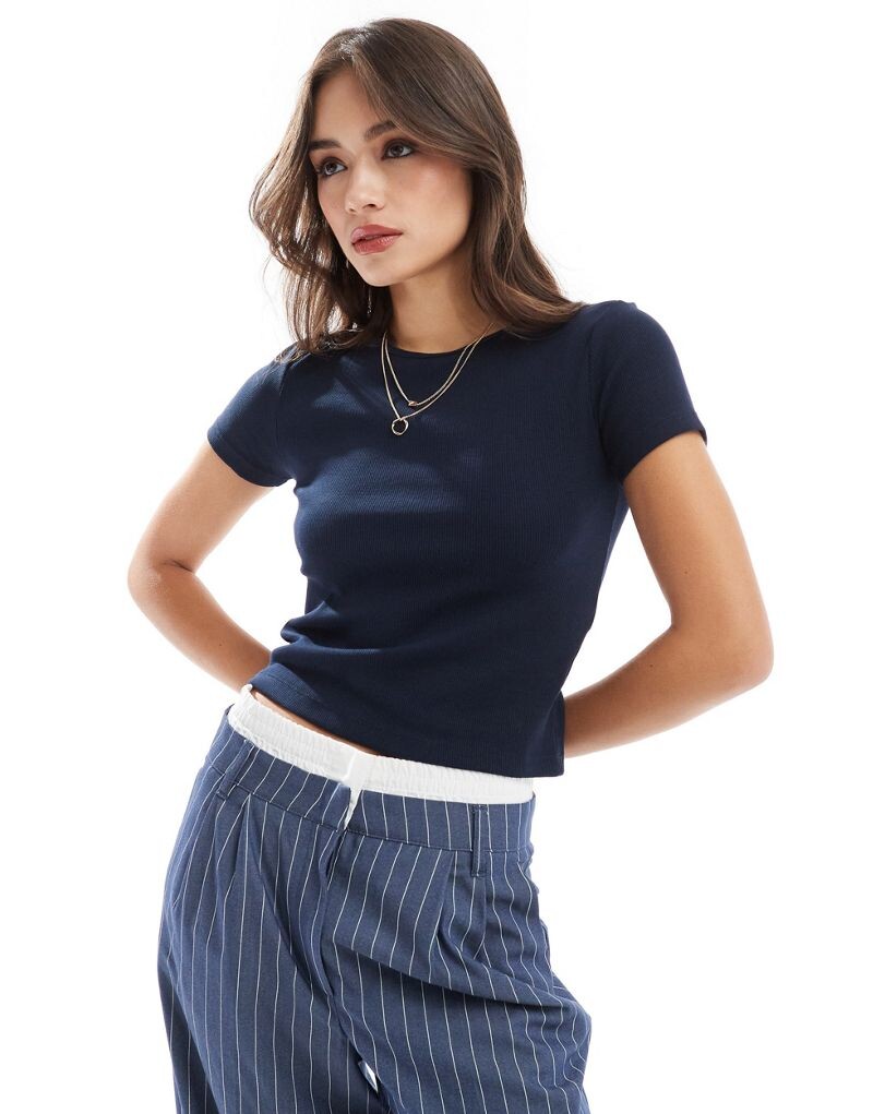 

Темно-синяя футболка в рубчик с круглым вырезом Vero Moda
