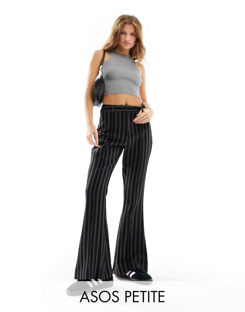 

Расклешенные брюки в тонкую полоску ASOS DESIGN Petite