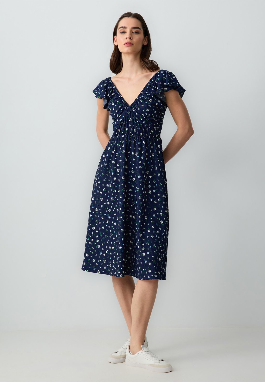 

Повседневное платье FLORAL PATTERNED V-NECK SHORT SLEEVE Jimmy Key, темно-синий