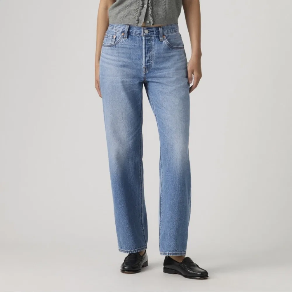 Женские джинсы 501 90s укороченные, облегчённые, цвета индиго от Levi'S