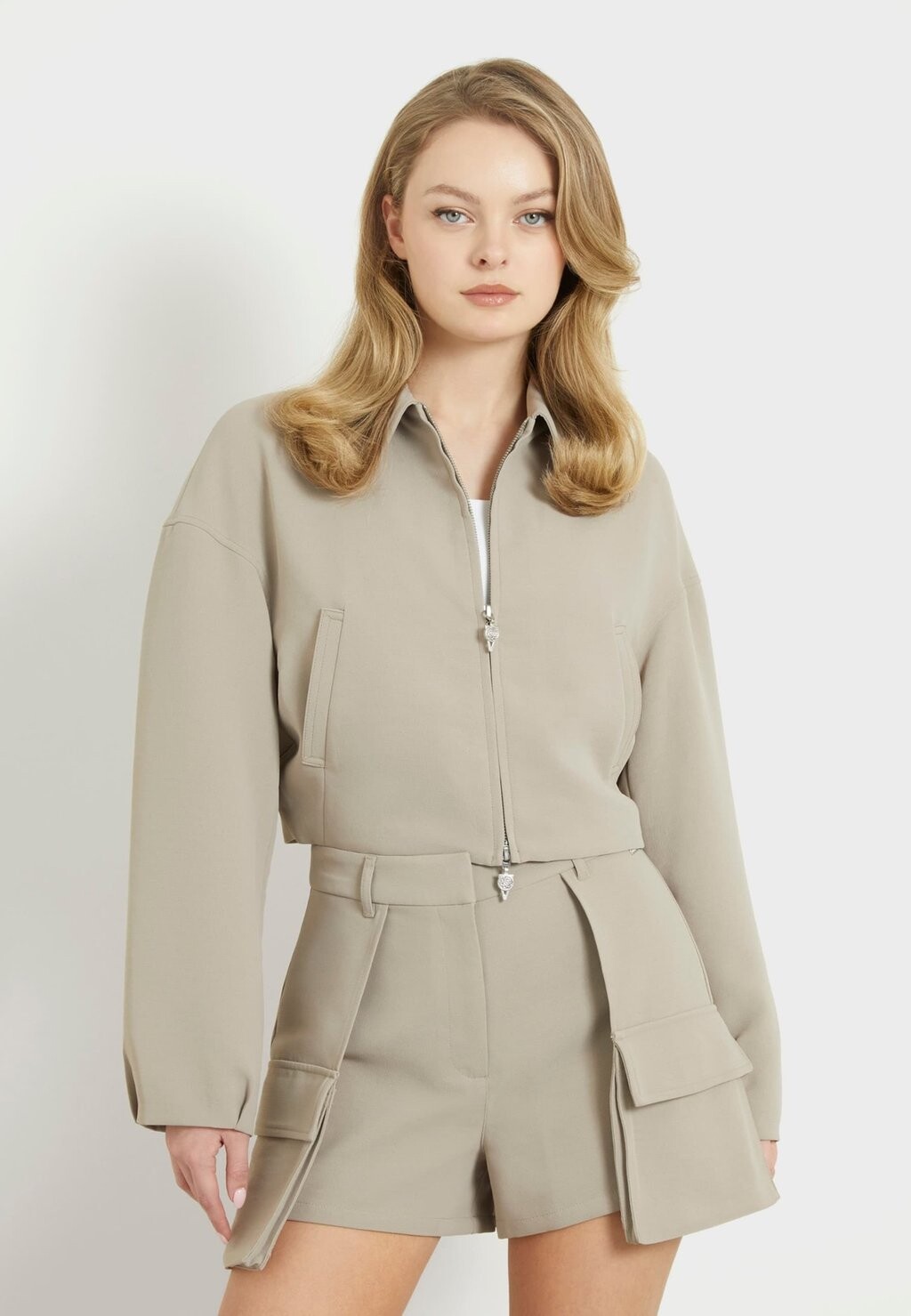 

Легкая куртка CROPPED Guess, бежевый