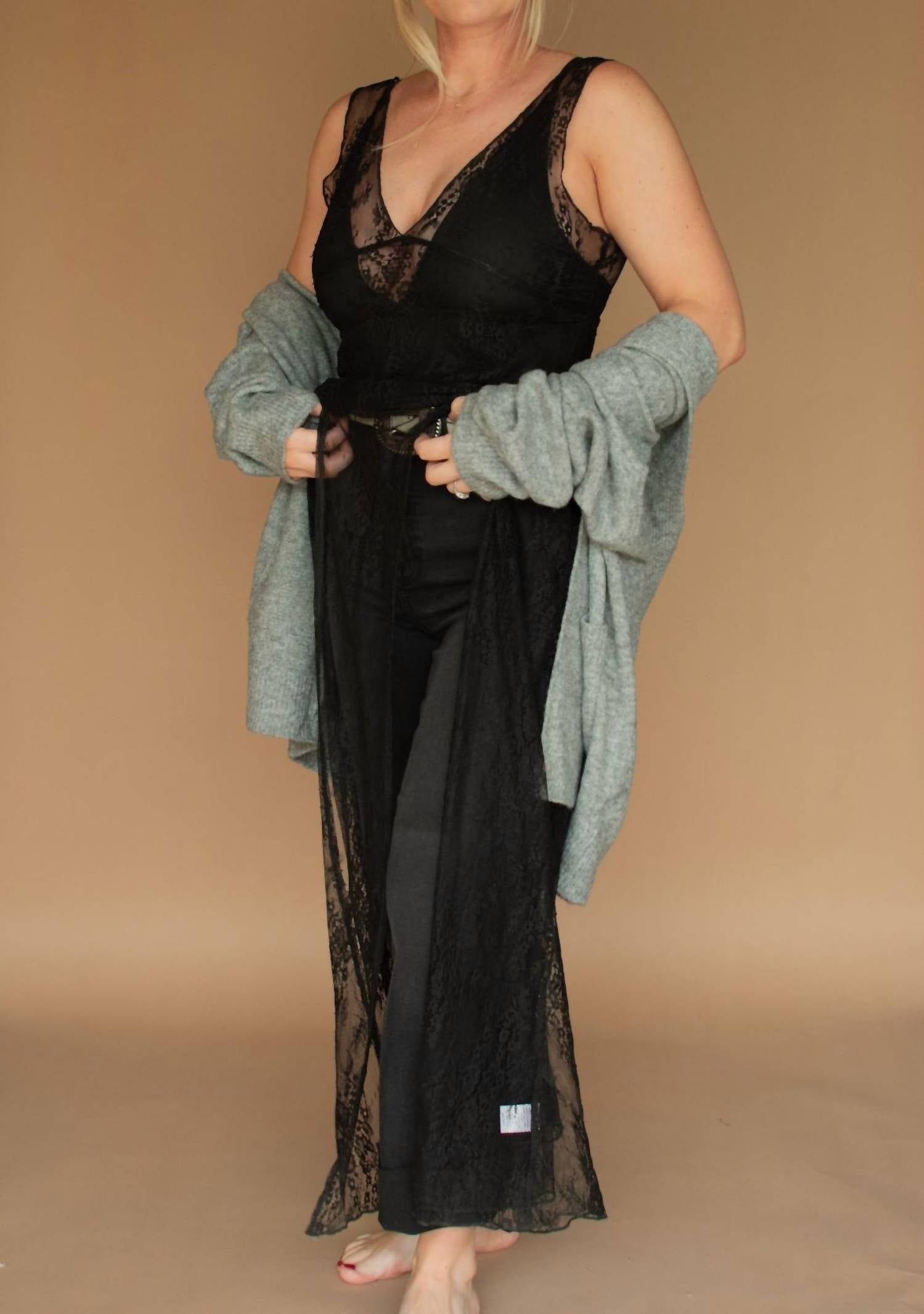 

Платье Kassi в черном цвете Mimosa