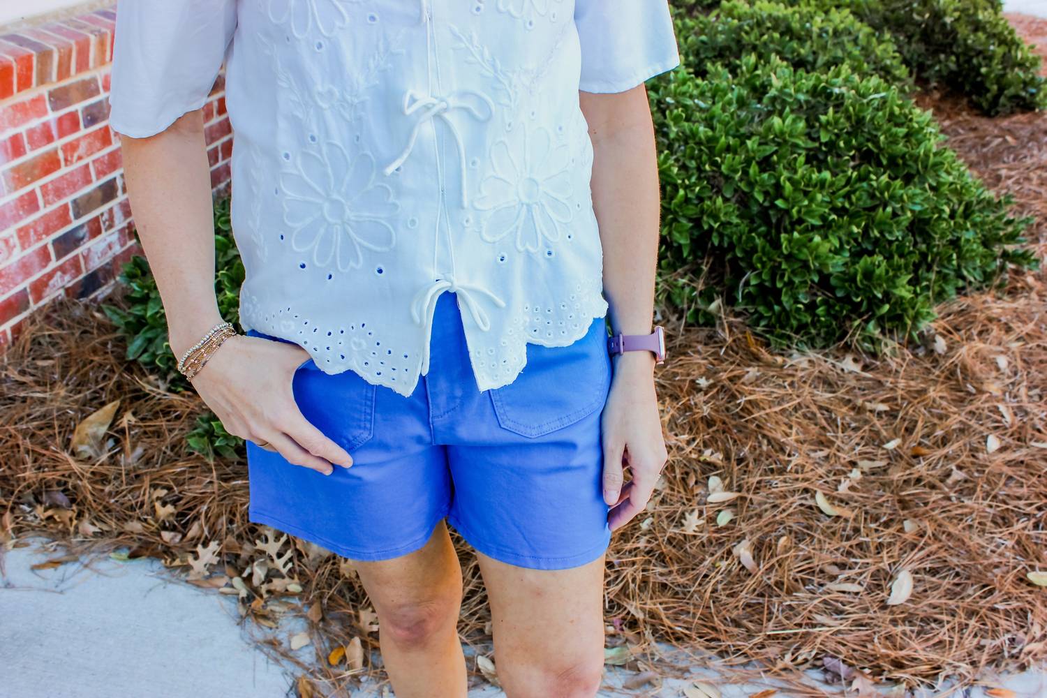 

Женские синие шорты с накладным карманом спереди CHARLIE B