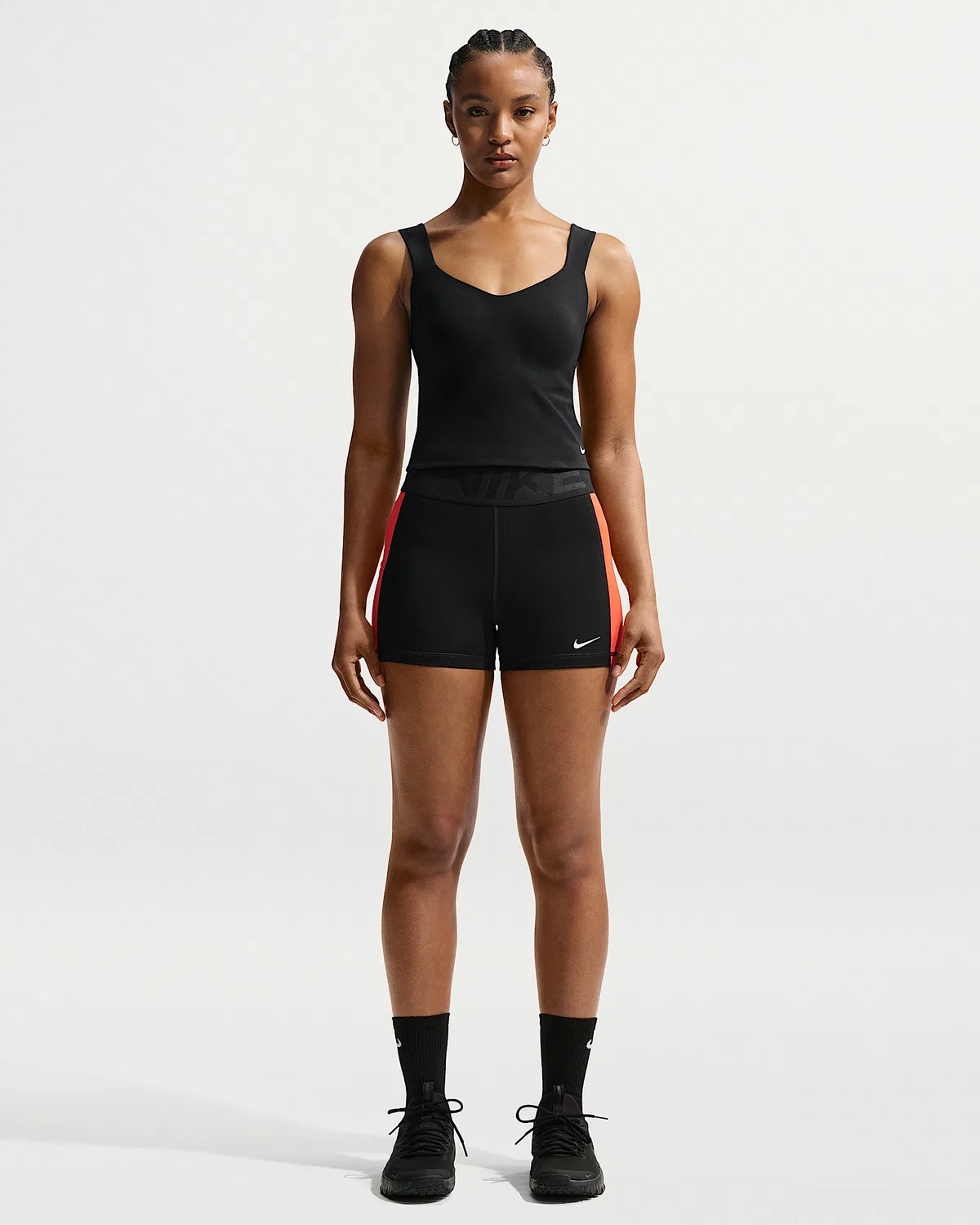 Женский топ-бра Nike Pro Sculpt средней поддержки с поролоном, Black/White — фото 4