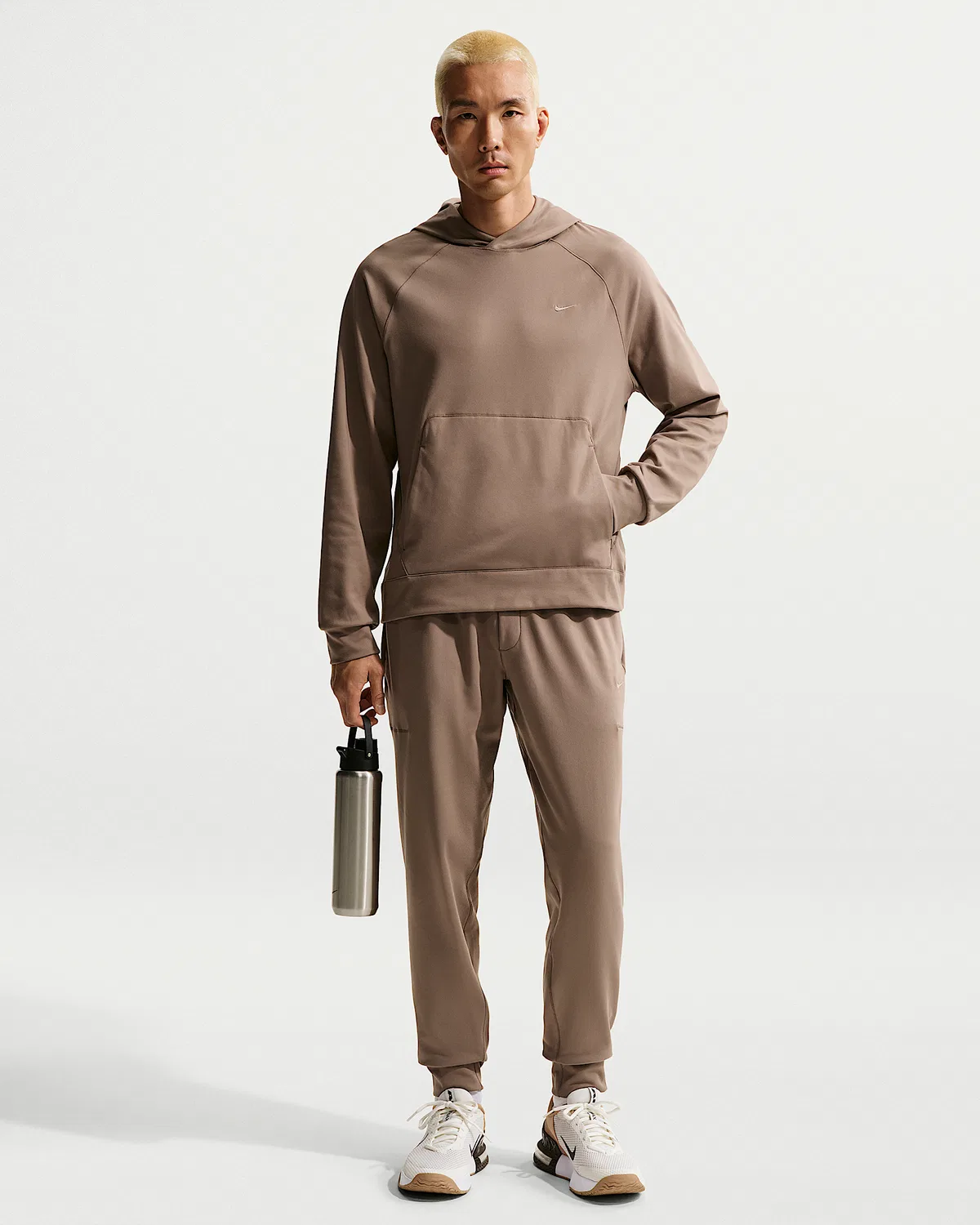 Мужская спортивная худи Nike Primary NanoKnit Dri-FIT с защитой от УФ, Mink Brown/Mink Brown — фото 4