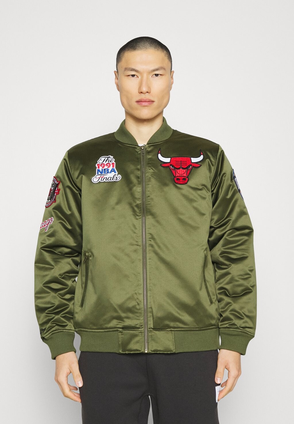 

Куртка для активного отдыха CHICAGO BULLS NBA FLIGHT JACKET Mitchell & Ness, цвет dark green