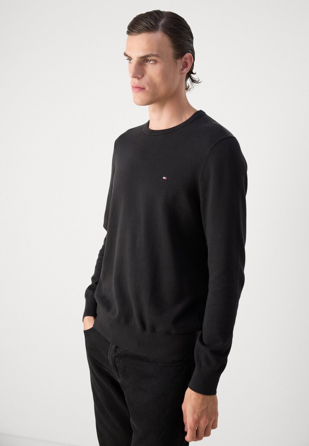 

Джемпер ESSENTIAL CREW NECK Tommy Hilfiger, черный