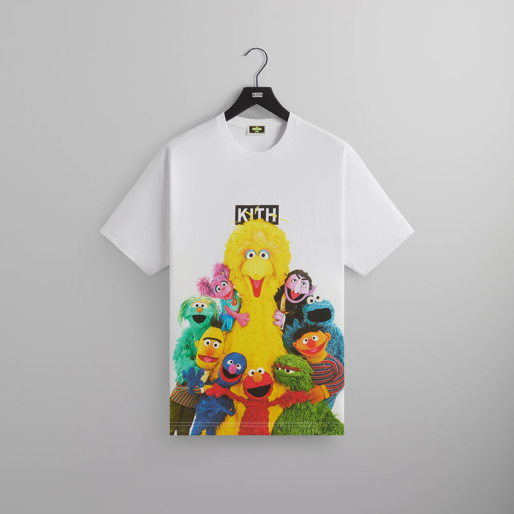 

Футболка Kith for Sesame Street Group Hug Tee, белый