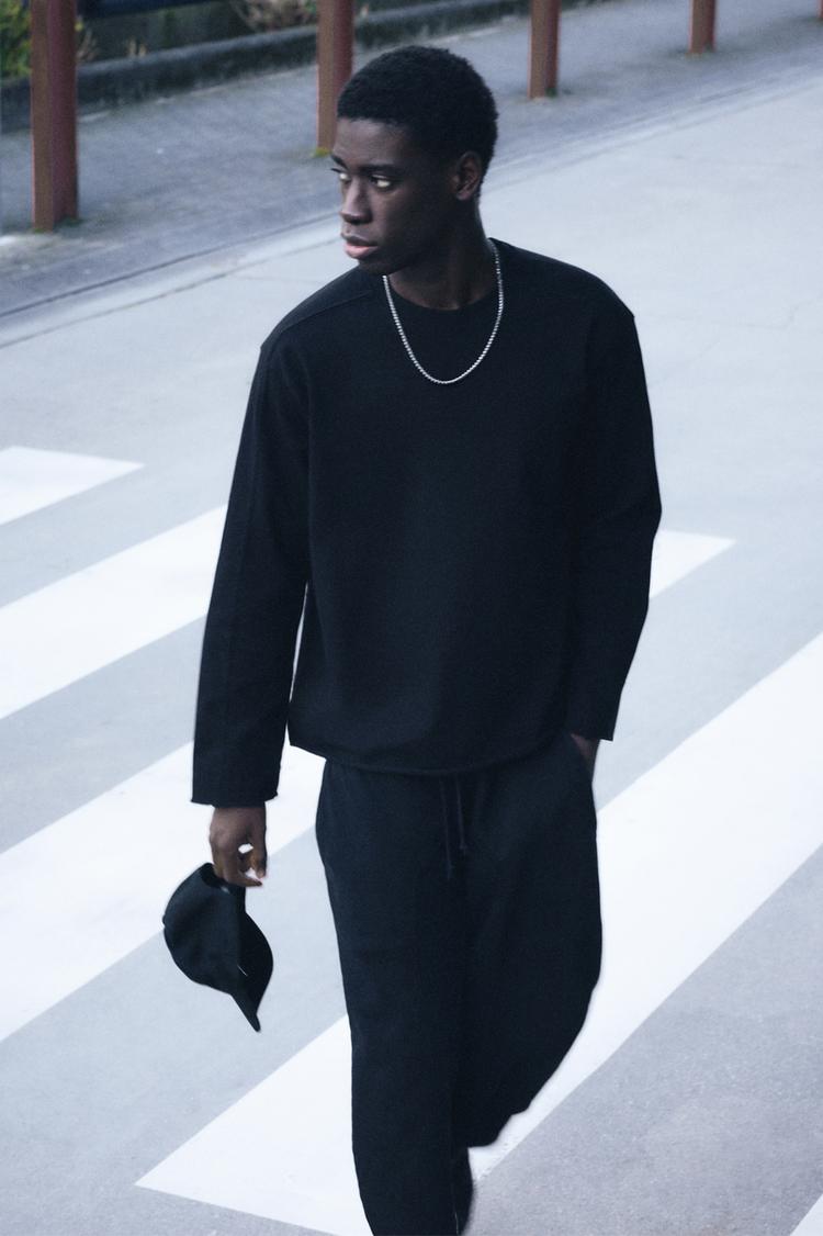 

Стираная футболка с обрезанным краем Pull And Bear, черный